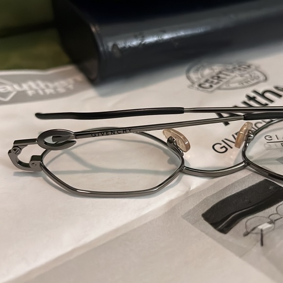 Authenticated Givenchy glasses frames - Picture 6 of 8